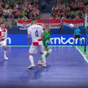 Žestoka borba u Ljubljani: Duje brani na&scaron; gol čak i licem ako treba