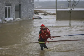 Tisuće evakuirane, vojska u pripavnosti: Prizori užasa i strah od razornog 'Lea'