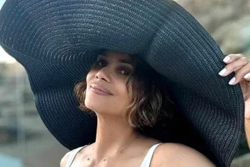 Slavna glumica (59) dokazala da godine nisu prepreka: Pozirala u seksi izdanju