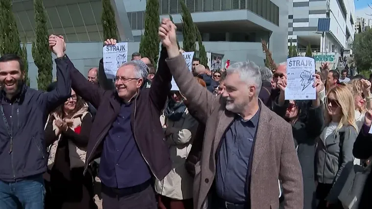 Ni osmi krug pregovora Vlade i sindikata &scaron;kolstva nije donio dogovor: 'Situacija je ridikulozna!'