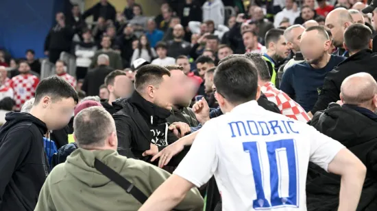 Kadrovi tučnjave hrvatskih navijača i za&scaron;titara u Stožicama