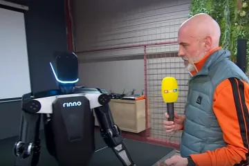 Reporter Boris Mi&scaron;ević razgovarao s prvim hrvatskim robotom: Evo &scaron;to mu je rekao!