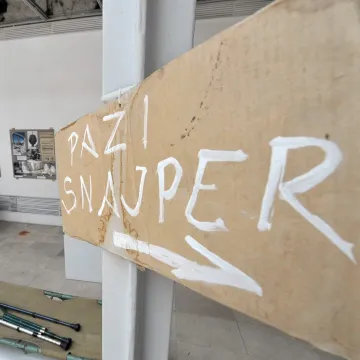 Pao prvi čovjek zbog Sarajevo safarija! Hvalio se da 'lovi ljude', u kući mu na&scaron;li more oružja