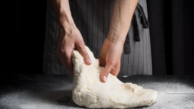 Savr&scaron;eno tijesto za pizzu bez glutena: Vodič za hrskavu koricu i sočnu unutra&scaron;njost