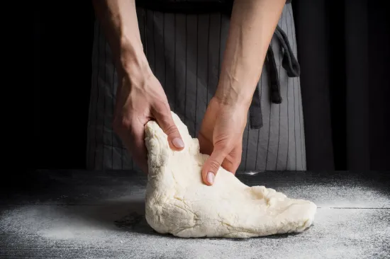 Savr&scaron;eno tijesto za pizzu bez glutena: Vodič za hrskavu koricu i sočnu unutra&scaron;njost