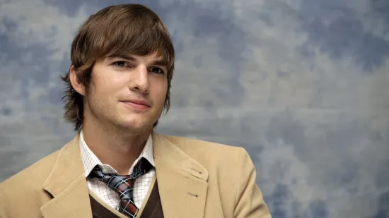Je li on uopće stari? Pogledajte kako se legendarni Ashton Kutcher mijenjao kroz godine