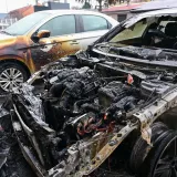 Mercedes u Zagrebu u potpunosti izgorio, vatra gutala i auto pored: Planulo je usred noći