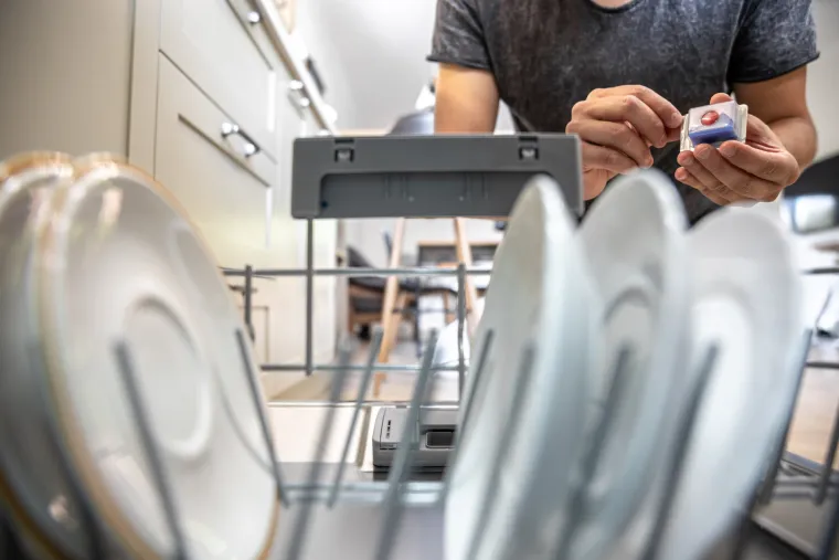 Znate li pravilno složiti suđe u perilicu? Stručnjaci otkrivaju najče&scaron;će gre&scaron;ke