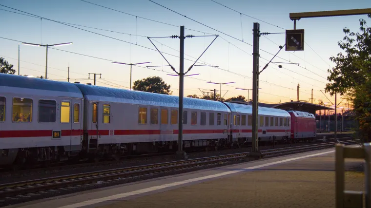 Ubio samohranog oca u vlaku: Pitao ga za kartu, a onda divljački nasrnuo