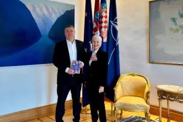 Jadranka Kosor se sastala s Milanovićem i dala mu poklon: Razgovarali su o dvije stvari