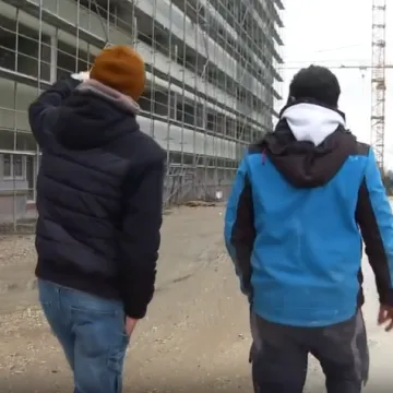 Evo &scaron;to rade strani radnici u Hrvatskoj nakon posla: 'Dobro jutro, kante, tamo-vamo...'