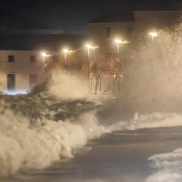 Valovi od osam metara! &Scaron;to je to pogodilo Dalmaciju? 'Nisam znala &scaron;ta ću, okamenila sam'