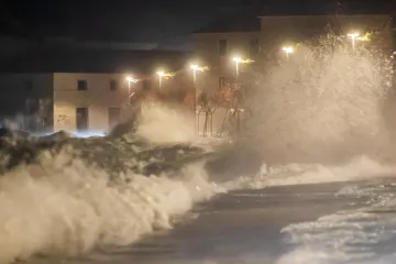 Valovi od osam metara! &Scaron;to je to pogodilo Dalmaciju? 'Nisam znala &scaron;ta ću, okamenila sam'