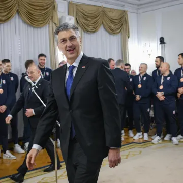Kako je Plenković skrenuo toliko udesno? Evo &scaron;to kažu analitičari i političari