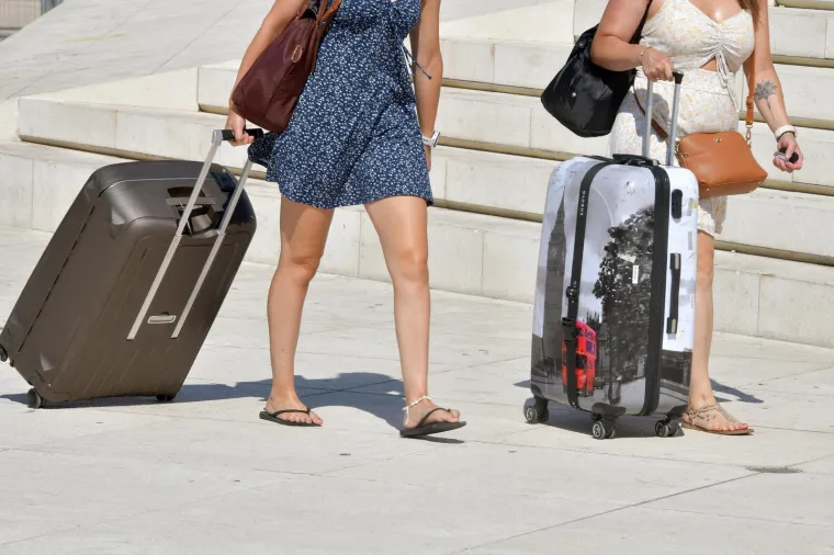 Krenulo je po zlu? Nemate pojma na &scaron;to sve imate pravo - sok, novac, soba, hotel...