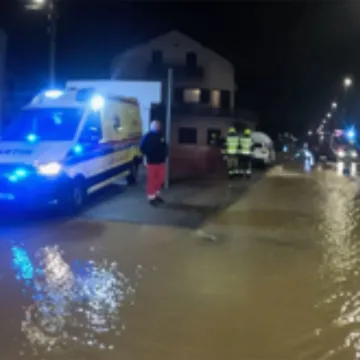 Nakon sudara na Zagrebačkoj cesti udario u hidrant: Ulica pod vodom! Ima ozlijeđenih