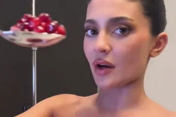 Kylie Jenner podigla temperaturu: Bizarni grudnjak postao glavna zvijezda kampanje