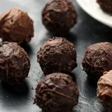 Ljubav na prvi zalogaj: Kako napraviti savr&scaron;ene domaće praline za Valentinovo?