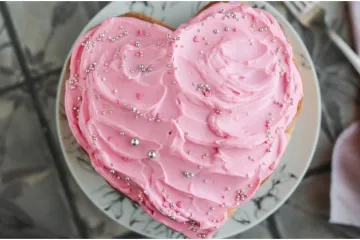 Slatko srce za Valentinovo: Kako napraviti savr&scaron;enu tortu u obliku srca bez posebnog kalupa?