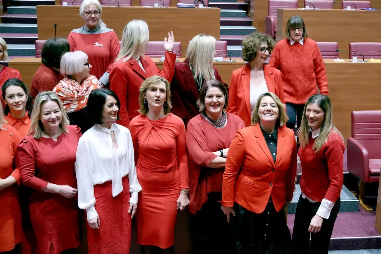 Dan crvenih haljina obilježen u Saboru: Zastupnice podižu svijest o moždanom udaru kod žena