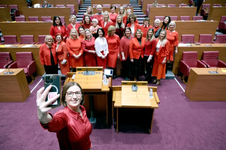 Dan crvenih haljina obilježen u Saboru: Zastupnice podižu svijest o moždanom udaru kod žena
