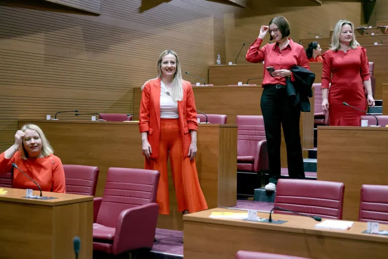 Dan crvenih haljina obilježen u Saboru: Zastupnice podižu svijest o moždanom udaru kod žena