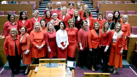 Dan crvenih haljina obilježen u Saboru: Zastupnice podižu svijest o moždanom udaru kod žena