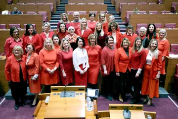 Dan crvenih haljina obilježen u Saboru: Zastupnice podižu svijest o moždanom udaru kod žena