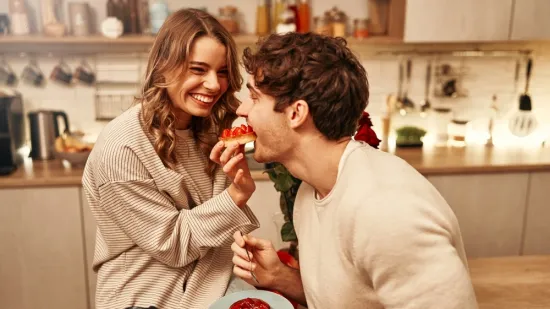 Od svinje do crnih rezanaca: Ovo su najčudniji običaji za Valentinovo na svijetu