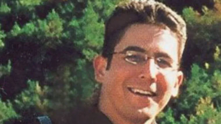 Uhvaćen jedan od FBI-jevih najtraženijih terorista: Odala ga je rečenica na prsima