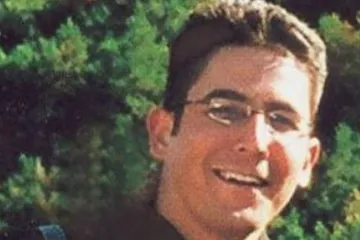 Uhvaćen jedan od FBI-jevih najtraženijih terorista: Odala ga je rečenica na prsima