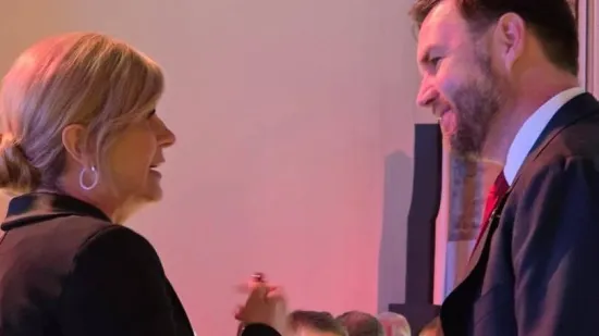 Kolinda Grabar-Kitarović nakon 'putovanja života' stigla u Milano: Pogledajte s kim se družila