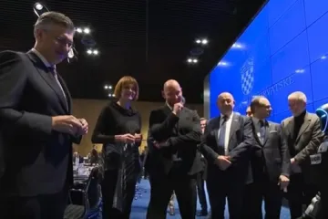 Tonka misli da je ministar Habijan izniman čovjek... Šteta što roboti ne mogu glasati