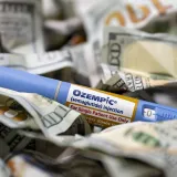 Potres na trži&scaron;tu lijekova za mr&scaron;avljenje: Jeftina tableta sru&scaron;ila dionice i pokrenula lavinu tužbi