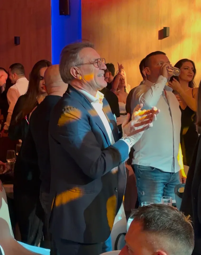 Bjegunac Mamić uživao na Cecinom koncertu: Udovici ratnog zločinca Arkana ljubio ruke, pojavila se snimka