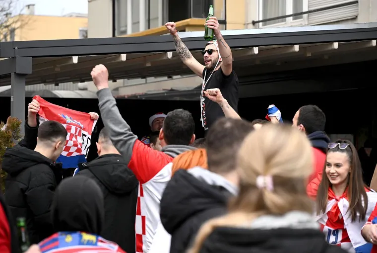 GOOOL! Ljudi moju, okrenuli smo Francuze! Ludnica je u Stožicama