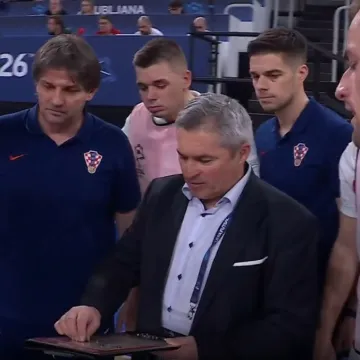 Drama u Stožicama: Gore, dolje, lijevo, desno! Izbornik na minuti odmora crta paralele