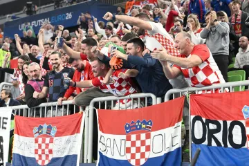 Bože, kakva ludnica u Stožicama: Legendarni majstori iz lože gledali hrvatski urnebes na tribinama