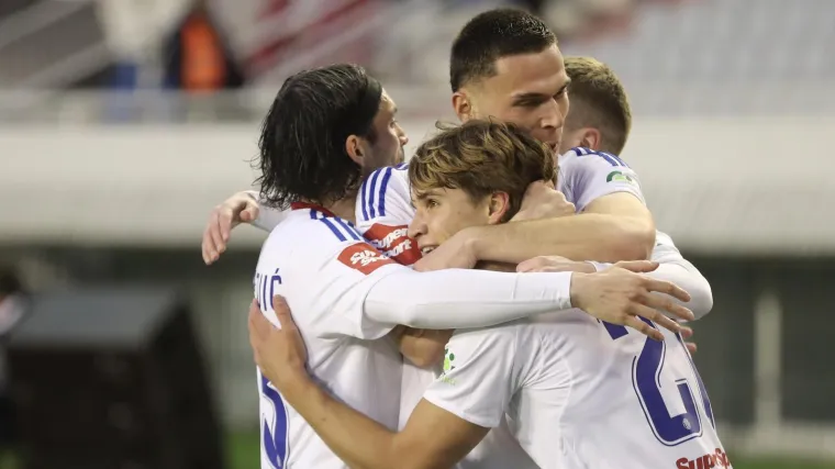 Hajduk nije ostavio &scaron;anse Slavenu: Tri boda su na kontu, drama rije&scaron;ena već u prvom dijelu!