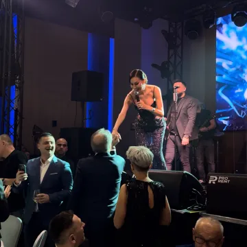 Bjegunac Mamić poljubio ruku ratnog zločinca Arkana. Ceca: 'Inače, ja sam va&scaron; fan'