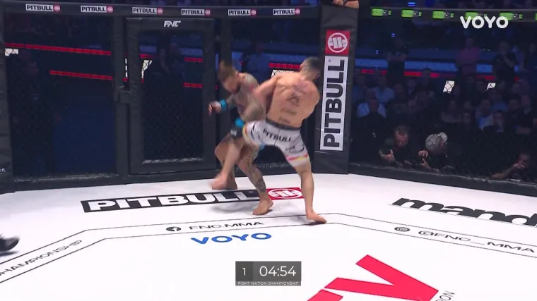 Odmah na gas! High kick iskusnog Terrora zapalio publiku u prvim sekundama