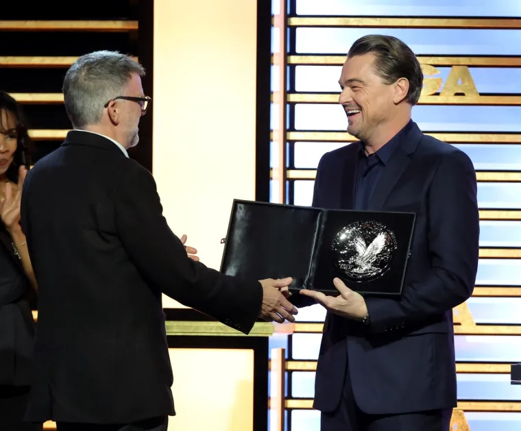 Leonardo DiCaprio (51) prkosi godinama: Jesu li to majčini geni ili su zaslužne mlade djevojke?