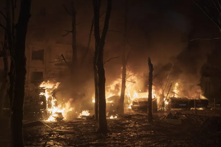 Rusi gaze sve pred sobom u Ukrajini: Poginula najmanje jedna osoba, sve je u plamenu