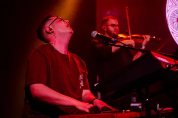 Moćnom svirkom na prepunom koncertu u Zagrebu, BluVinil je predstavio hvaljen album i najavio velike stvari