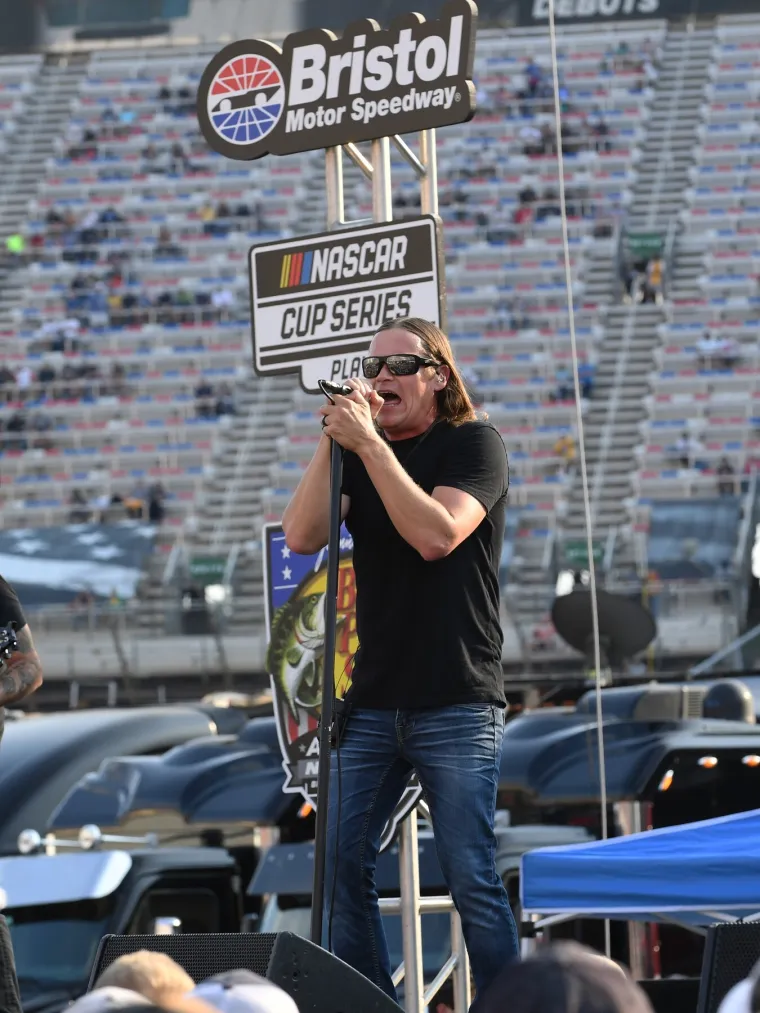 Brad Arnold, pjevač popularnog benda, preminuo nakon borbe s te&scaron;kom bole&scaron;ću