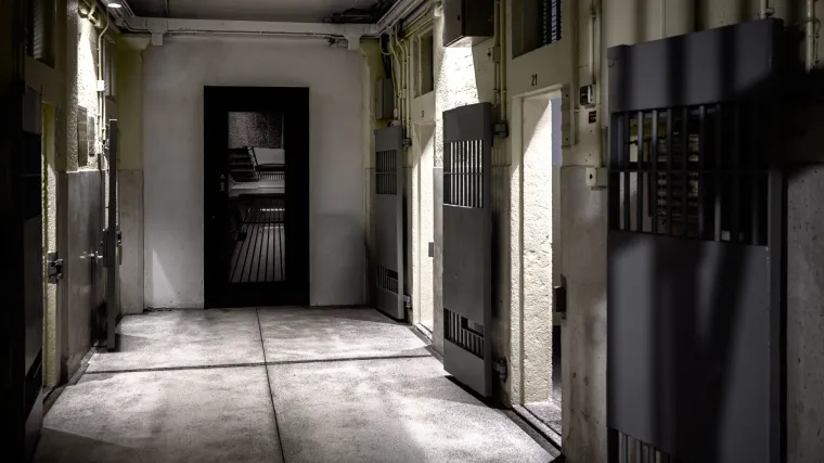 Osuđen zbog opake urote: Moćni tajkun saznao koliko će dugo provesti iza re&scaron;etaka