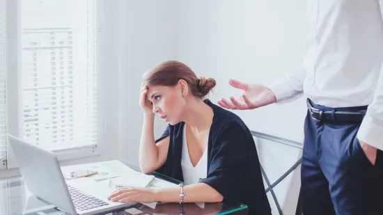 Oti&scaron;ao je tri minute ranije s posla, &scaron;efica poludjela: Nevjerojatno kakvu poruku mu je poslala