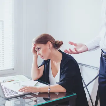 Oti&scaron;ao je tri minute ranije s posla, &scaron;efica poludjela: Nevjerojatno kakvu poruku mu je poslala