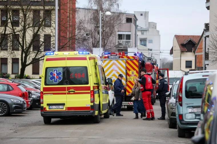 Pogledajte prizore drame na Jarunu: Buknuo požar u stanu, vatrogasci izvlačili ljude