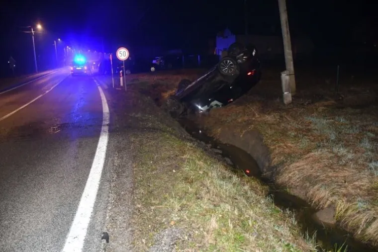 Pijan sletio u kanal kod Zagreba, auto zavr&scaron;io na krovu: Pazite koliko je promila imao